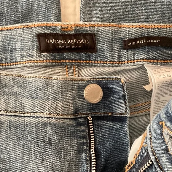 BANANA REPUBLIC Women's Classic Mid Rise Skinny Jean. Medium Wash  Sz. 32 - Picture 5 of 8